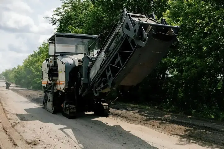 Ремонт асфальту на дорозі Суми-Полтава