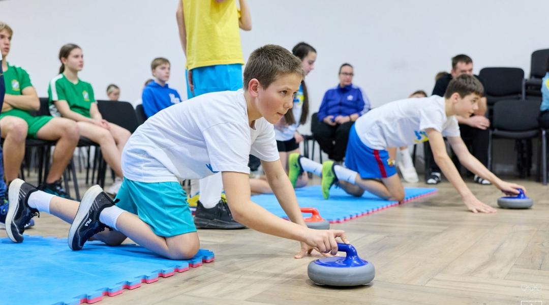 сумські школярі на змаганнях з керлінгу