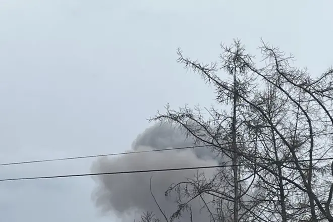 Дим від російського удару по Сумах