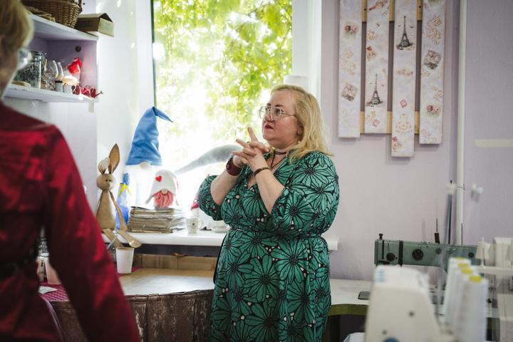 Тетяна Скакодув в ательє на вулиці Воскресенській в Сумах. 