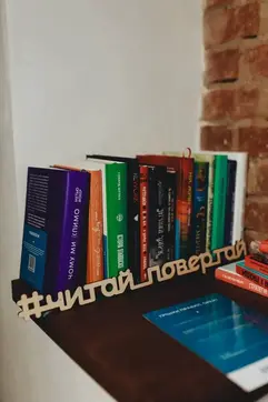 freebook polychka Поличка для книжкового обміну в кав'ярні «Натюр»