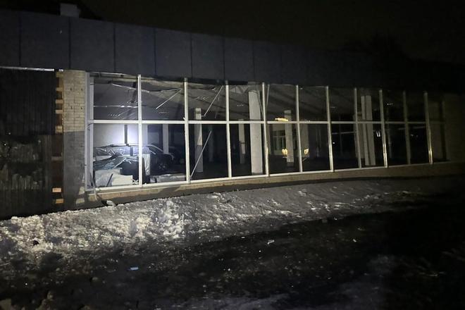 poshkodzhenyy avtomagazyn u sumakh Пошкоджений автомагазин у Сумах