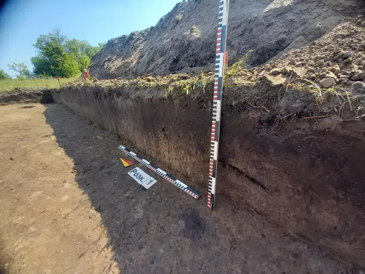Археологічні розкопки в селі Красному на Сумщині