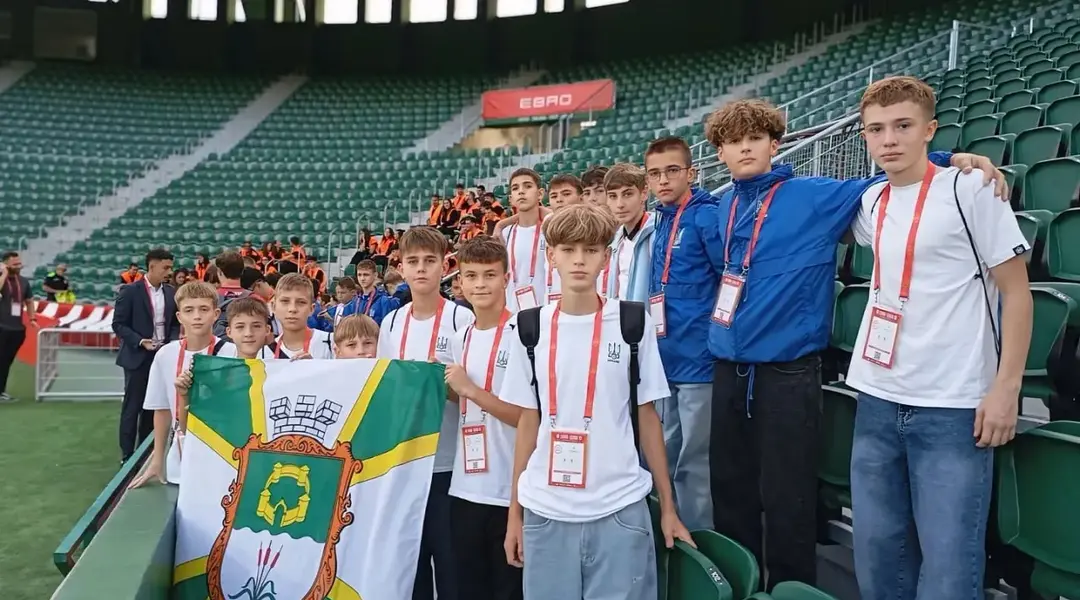 trostanetski futbolisty na matchi v ispanii