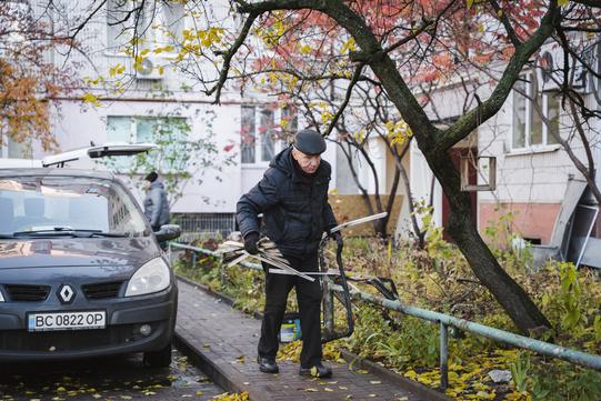 cholovik pribirae pislya obstrilu