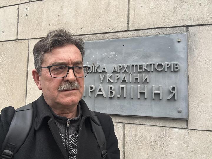 його стор