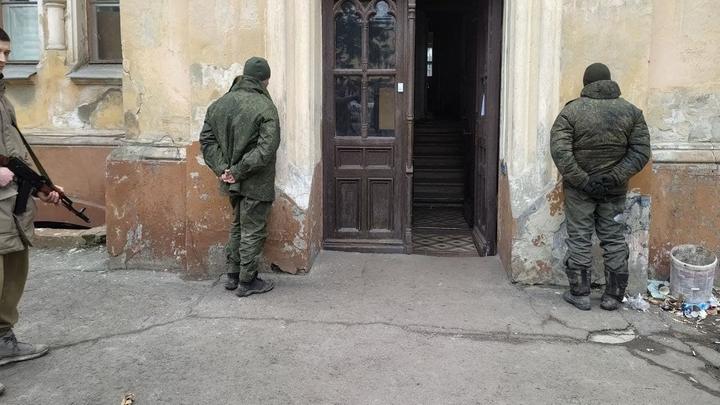 Pid Sumamy zatrymano rosiyskykh viyskovykh povidomliaie korepondent Suspilnoho.