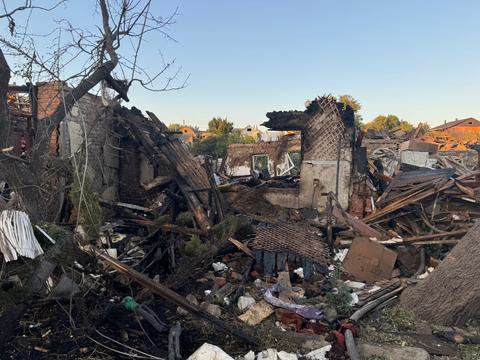 Будинок, який росіяни зруйнували під час обстрілу КАБами Сум
