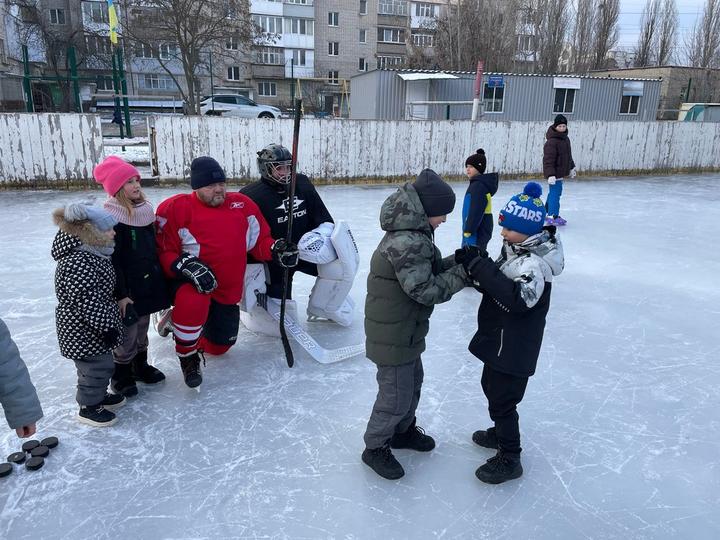 Діти на ковзанці в Охтирці 