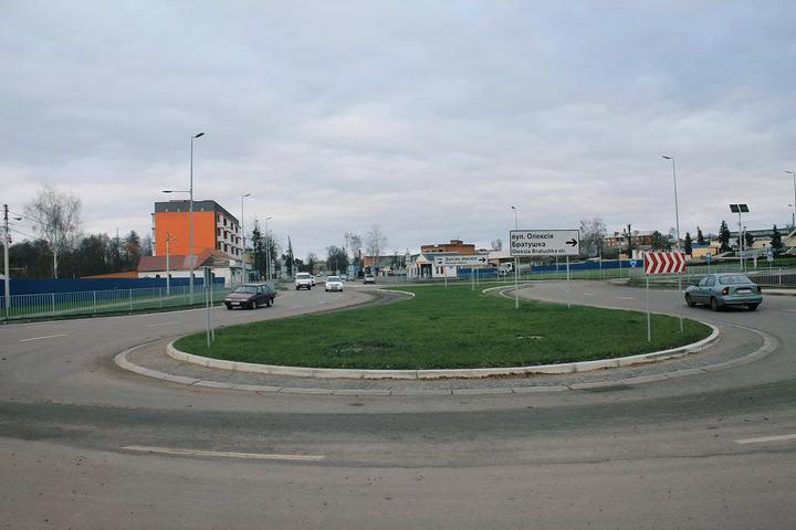 kіlʹtse na dorozі v Trostyantsі