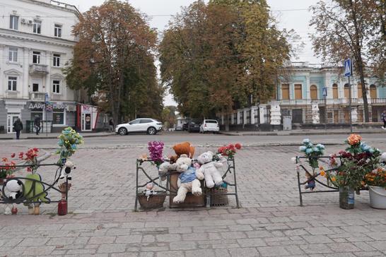 Стихійний меморіал у центрі Сум
