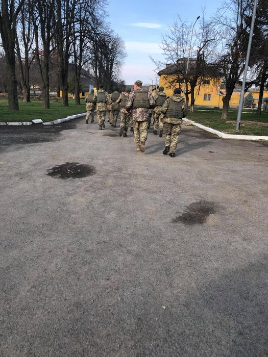 «Це біг з амуніцією, командир наказував частенько всю роту через те, що наші побратими випивали зайвого іноді»