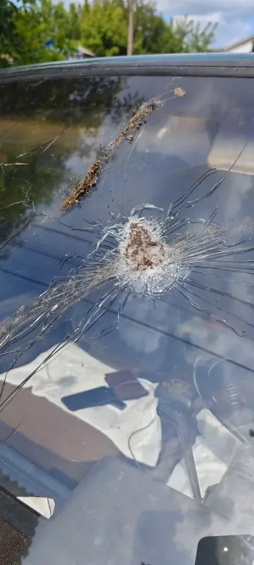 poshkodzhene sklo v mashyny volonterky
