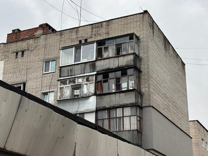 уражені вікна будівлі