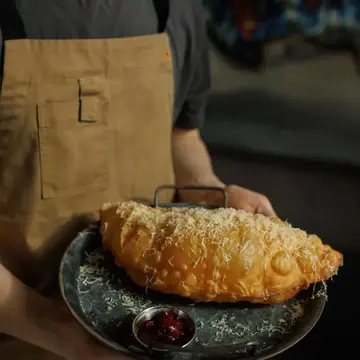 cheburek shnobel чебурек у ресторані Шнобель