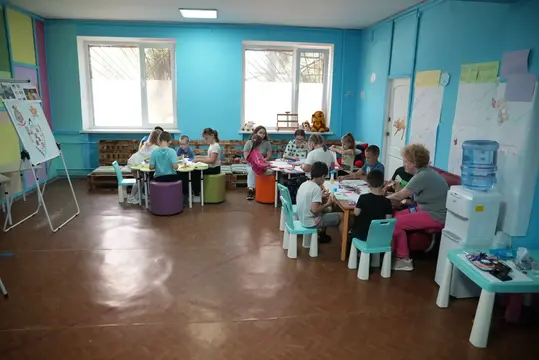 заняття у дитячому безпечному просторі від ГО Плурітон