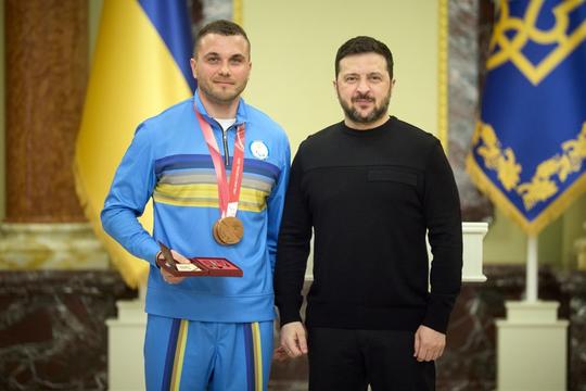 Президент нагородив Олександра Мукшина із Сум