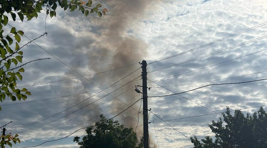 Дим після обстрілу Сум