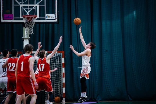 studenty sumdu hraiut u basketbol Студенти СумДУ грають у баскетбол