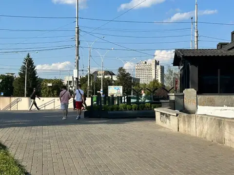 Демонтований майданчик біля бару Вечера