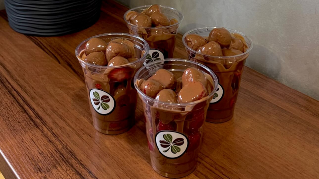 полуниця в шоколаді кафе Klever