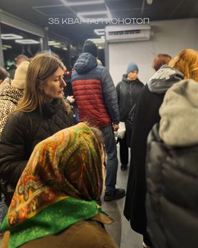 Люди в пункті незламності в Конотопі стоять