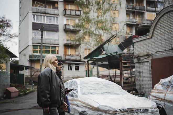 Сум'янка показує свій зруйнований будинок Сум'янка показує свій зруйнований будинок