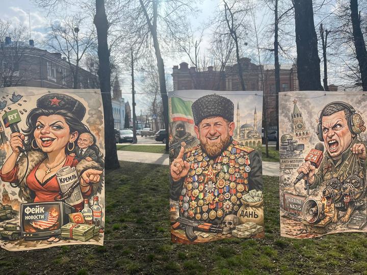 Плакати із Кадировим і Сабєєвою в центрі Сум