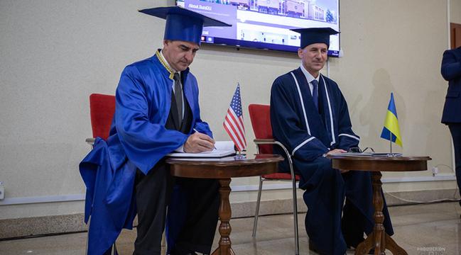 почесний доктор СумДУ Юрій Гогоці 
