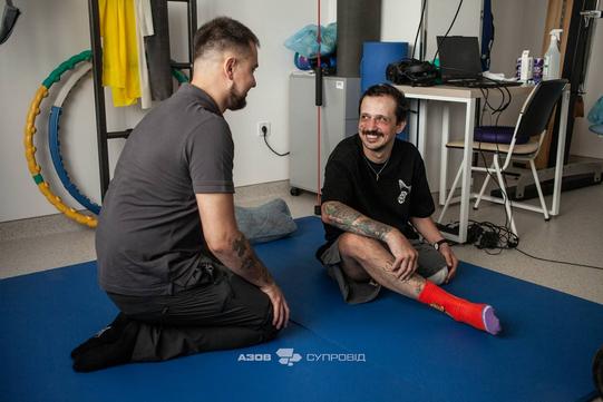 viysʹkovi azovu Військові АЗОВу