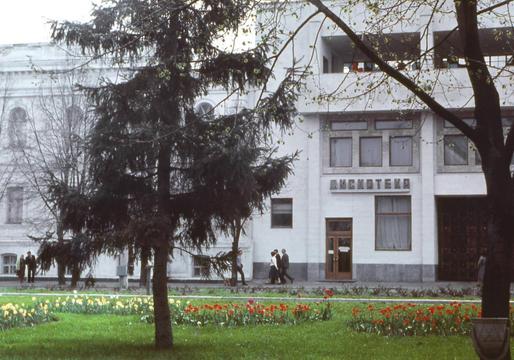 будівля комплексу Театральний у Сумах
