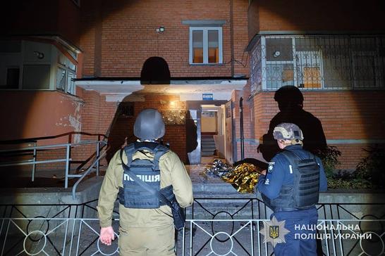 Росіяни атакували під'їзд житлового будинку у Сумах двома FPV-дронами: під удар потрапило подружжя