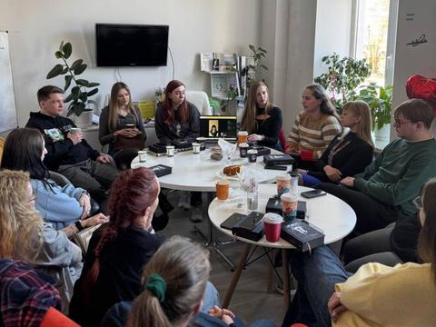 Поговори зі мною про книжки
