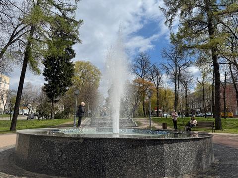 Фонтан у Покровському сквері в Сумах