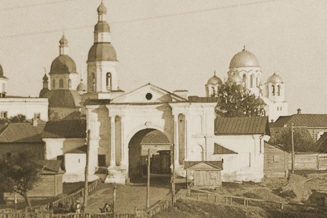 головна