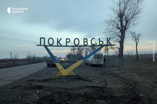 Який вигляд має покровська стела, відколи її відновили.