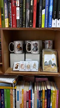 У книгарні Книжкова кімната