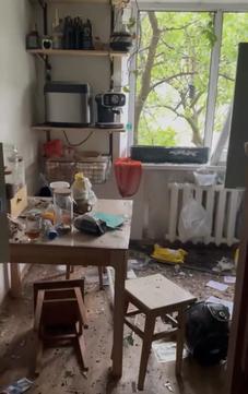 Пошкоджена квартира в Сумах внаслідок удару КАБу