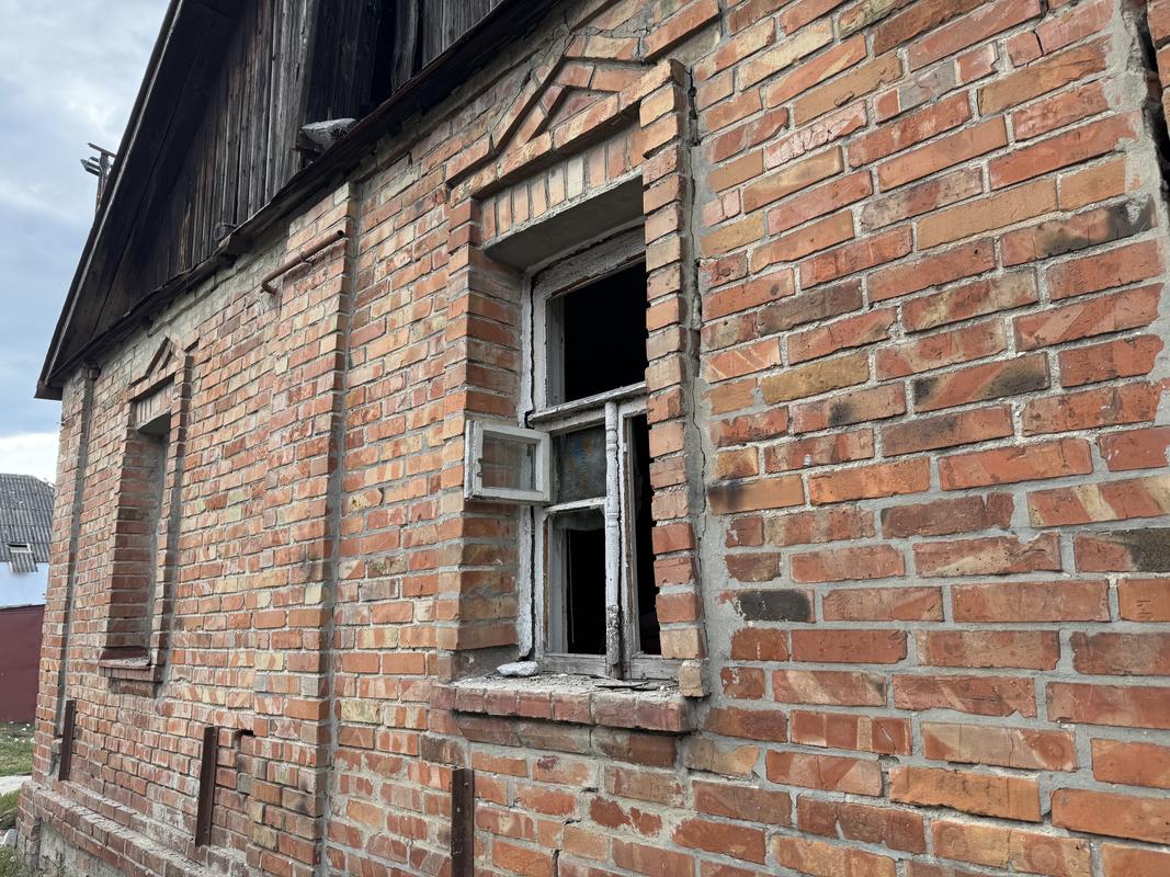 Вибиті вікна в будинку Олександра внаслідок атаки по Сумах